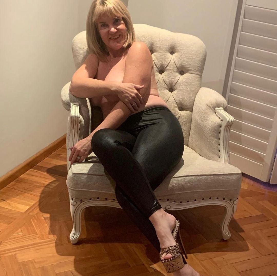 Femme mature du 46 exhibe nude