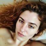 Enormes bites pour poupée blonde
